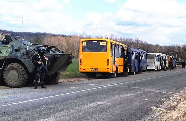 Украинская армия ждет приказа в 40 километрах от Славянска Украинская армия ждет приказа в 40 километрах от Славянска