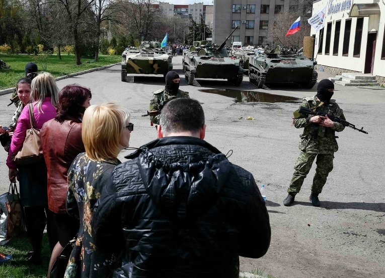 На сторону ополченцев в Славянске перешло около 60 украинских военных На сторону ополченцев в Славянске перешло около 60 украинских военных