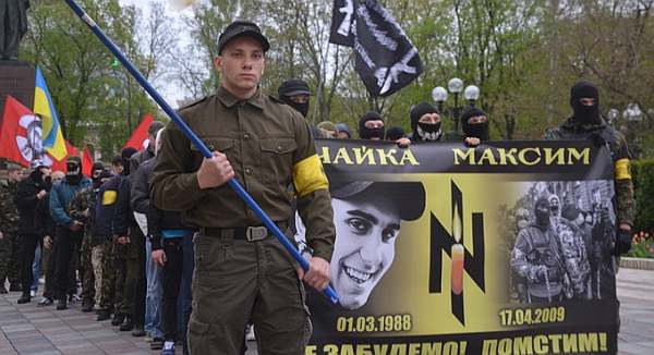 «Повбиваем ворогив – москалив!» — шествие на Пасху в центре Киева (ВИДЕО) «Повбиваем ворогив – москалив!» — шествие на Пасху в центре Киева (ВИДЕО)