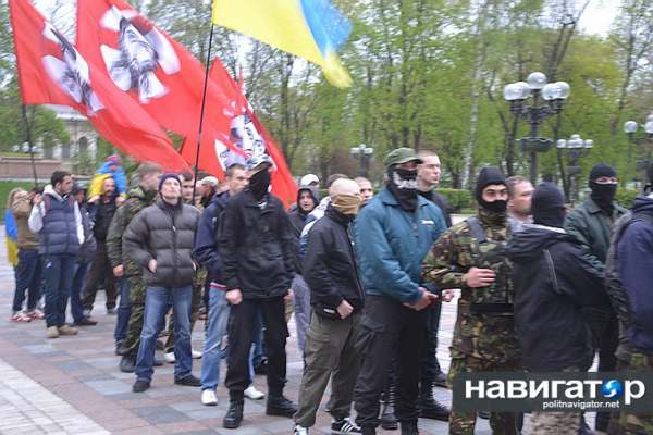 «Повбиваем ворогив – москалив!» — шествие на Пасху в центре Киева (ВИДЕО) «Повбиваем ворогив – москалив!» — шествие на Пасху в центре Киева (ВИДЕО)