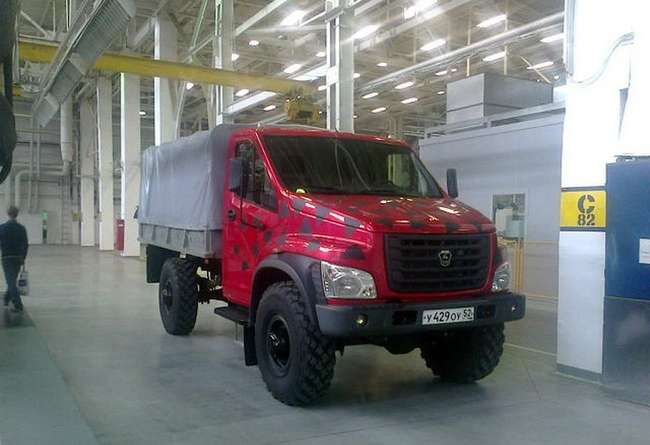 Минпромторг представил президентский лимузин Минпромторг представил президентский лимузин