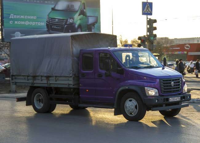 Минпромторг представил президентский лимузин Минпромторг представил президентский лимузин