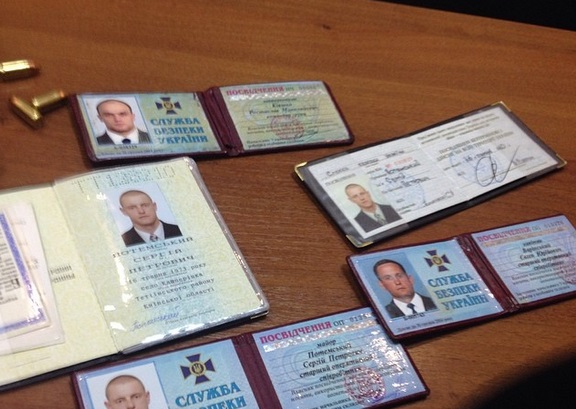 В Горловке, ополченцы задержали троих сотрудников «группы А» СБУ хунты. В Горловке, ополченцы задержали троих сотрудников «группы А» СБУ хунты.