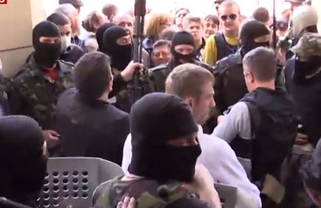 Активисты захватили телецентр в Донецке, требуя вернуть вещание из России Активисты захватили телецентр в Донецке, требуя вернуть вещание из России