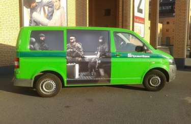 В Горловке неизвестные захватили 5 инкассаторских машин "Приват-банка" В Горловке неизвестные захватили 5 инкассаторских машин "Приват-банка"