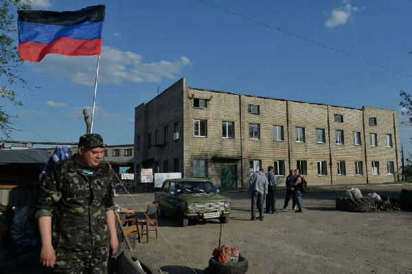 Флаг ДНР подняли ещё 5 населённых пунктов. Флаг ДНР подняли ещё 5 населённых пунктов.