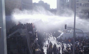 Турецкая полиция с помощью водомётов и слезоточивого газа разогнала многотысячную манифестацию в Анкаре