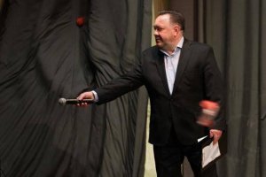 Бенюка из "Свободы" забросали гнилыми помидорами