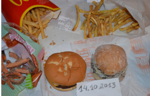 Как увидишь гамбургер, ты не ешь его, он ведь нашим Лениным состава одного.