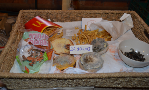 Как увидишь гамбургер, ты не ешь его, он ведь нашим Лениным состава одного.