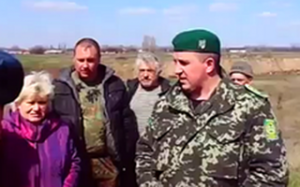 Жители Украины - русскому офицеру пограничнику: "Мы хотим вам сдаться. Всеми приграничными селами" (видео)