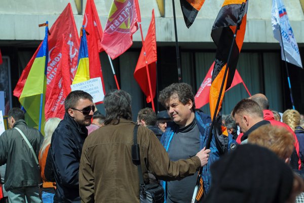 В Днепропетровске сотни людей вышли на антифашистский митинг