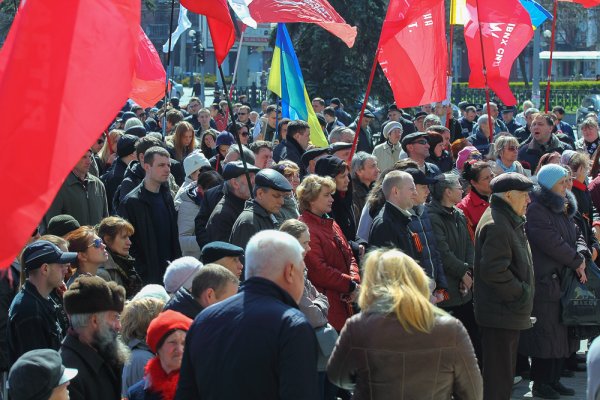 В Днепропетровске сотни людей вышли на антифашистский митинг