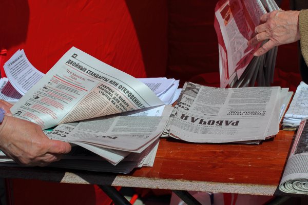 В Днепропетровске сотни людей вышли на антифашистский митинг