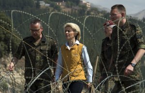 Министр обороны ФРГ: Украина не отвечает основным требованиям для вступления в НАТО