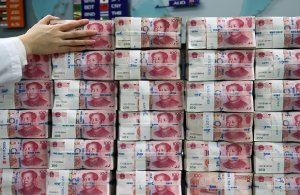 Минус доллар, плюс юань и рубль