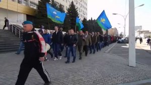 Луганск ВСТАЛ и спешит на помощь ополченцам