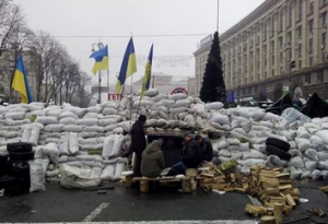 На майданi коло банi революцiя iде...