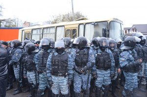 В Севастополе проходит митинг в поддержку Юго-Восток Украины, на который пришли бойцы "Беркута".