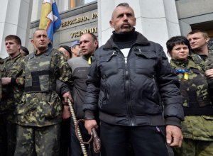 Протестующие в Киеве загоняют депутатов Верховной Рады обратно в здание