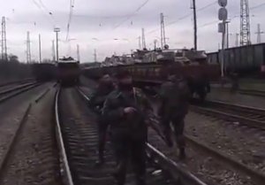 Ясиноватая. Военные и техника на станции.