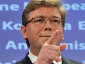 Cвистит как Троцкий