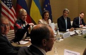 Источник: главы дипведомств в Женеве обсуждают документ по выходу из украинского кризиса