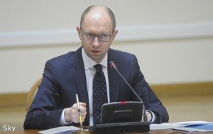 Яценюк призвал протестующих на востоке Украины освободить админздания и сложить оружие