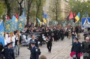 Чтобы не провоцировать Путина , во Львове отказались от традиционного марша памяти СС " Галичина"