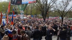 Луганск: Многотысячныи&#774; народныи&#774; сход