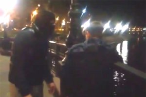 Активисты "Правого сектора" избили и сбросили с моста жителя Донецка