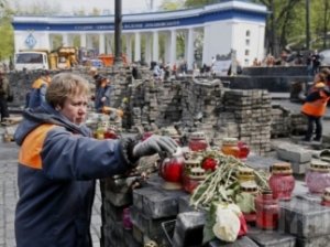 В центре Киева разобрали самую большую баррикаду