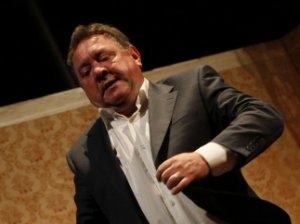 На спектакле Бенюка вместо оваций звучали крики "Ганьба!"