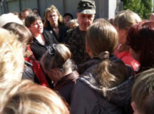 Женщины в Сумах требовали вернуть мобилизованных мужчин