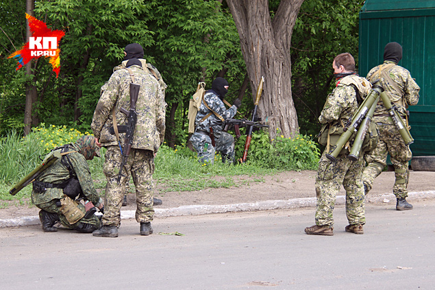 Бой под Славянском: украинская армия ведет обстрел позиций ополченцев, количество жертв растет Бой под Славянском: украинская армия ведет обстрел позиций ополченцев, количество жертв растет