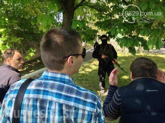 Мариуполь: стрельба у РОВД (видео) Мариуполь: стрельба у РОВД (видео)