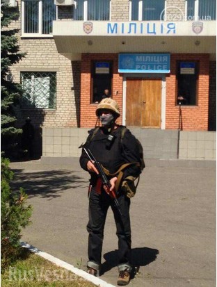 Мариуполь: стрельба у РОВД (видео) Мариуполь: стрельба у РОВД (видео)