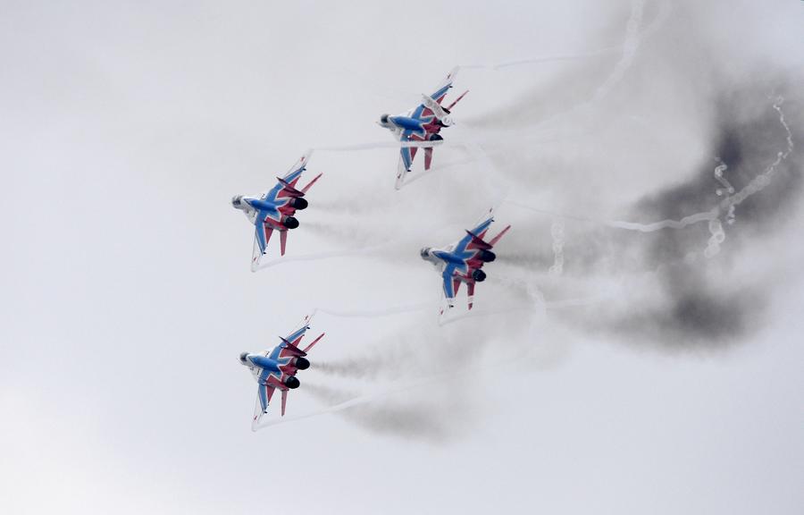 70 самолётов ВВС России пролетят сегодня над Севастополем