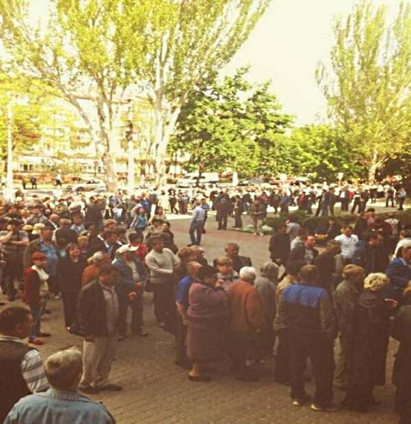 На избирательных участках - очереди! На избирательных участках - очереди!