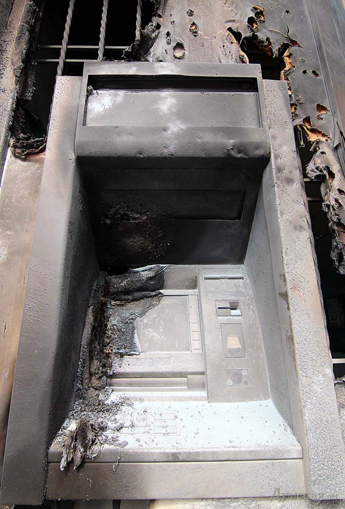 В Одессе подожгли отделение «ПриватБанка» (ФОТО) В Одессе подожгли отделение «ПриватБанка» (ФОТО)