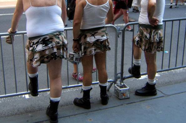 Во Франции мальчиков попросили 16 мая прийти в школу в юбках Во Франции мальчиков попросили 16 мая прийти в школу в юбках