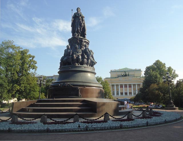 ПСы (правый сектор) хотят снести памятник Екатерине Великой в Одессе ПСы (правый сектор) хотят снести памятник Екатерине Великой в Одессе