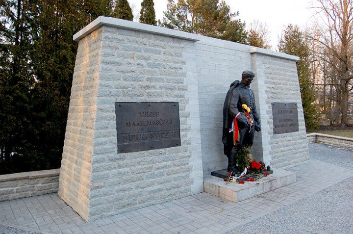 Весомые санкции России за надругательство над бронзовым солдатом, шутите дальше Весомые санкции России за надругательство над бронзовым солдатом, шутите дальше