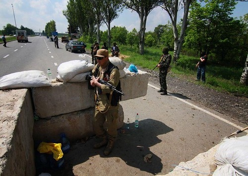 Въезд в Донецк охраняют добровольцы народного ополчения батальона "Восток" (ФОТО, ВИДЕО)