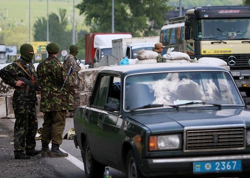 Въезд в Донецк охраняют добровольцы народного ополчения батальона "Восток" (ФОТО, ВИДЕО)