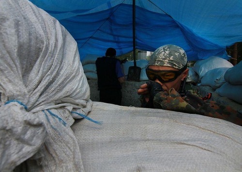 Въезд в Донецк охраняют добровольцы народного ополчения батальона "Восток" (ФОТО, ВИДЕО)