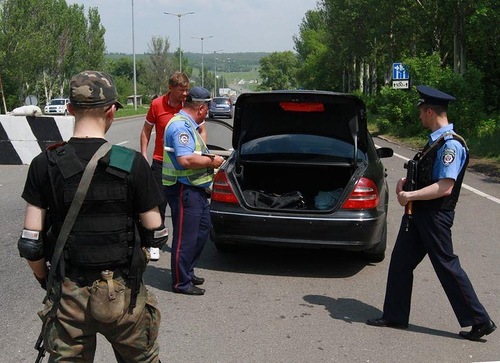 Въезд в Донецк охраняют добровольцы народного ополчения батальона "Восток" (ФОТО, ВИДЕО)
