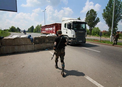 Въезд в Донецк охраняют добровольцы народного ополчения батальона "Восток" (ФОТО, ВИДЕО)