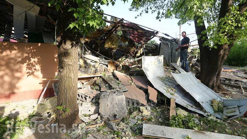 Краматорск, последствия обстрела украинской армией: пожары, разрушенные сооружения, дороги в воронках от снарядов (фото+видео) Краматорск, последствия обстрела украинской армией: пожары, разрушенные сооружения, дороги в воронках от снарядов (фото+видео)