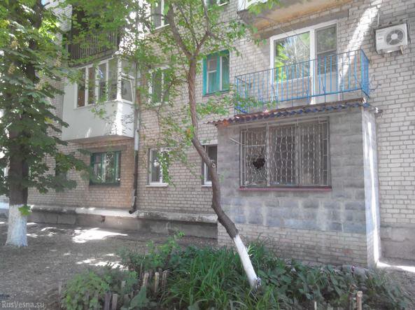 Обстрел в Славянске – разрушено три дома, три человека ранены Обстрел в Славянске – разрушено три дома, три человека ранены